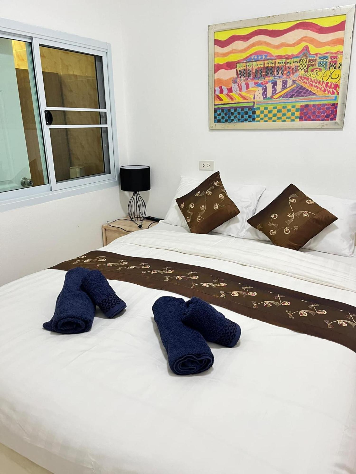 Elephant Sports Bar And Accommodation Phuket Exteriör bild